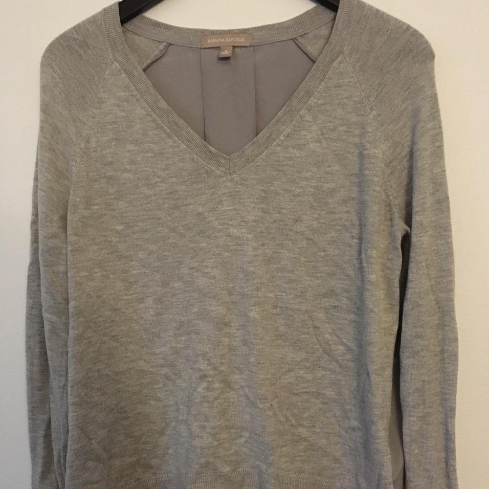 💃🏼SOLD💃🏼Banana Republic Grey Sweater